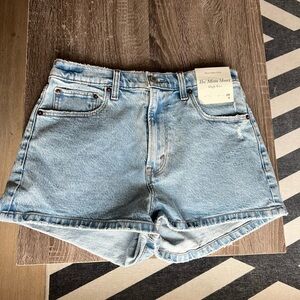 NWT Abercrombie The Mom Shorts